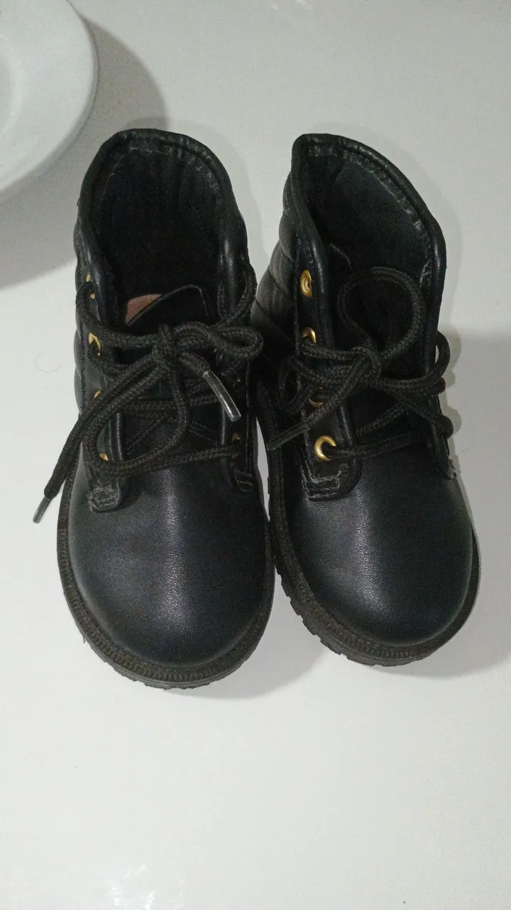 Botas infantis pretas