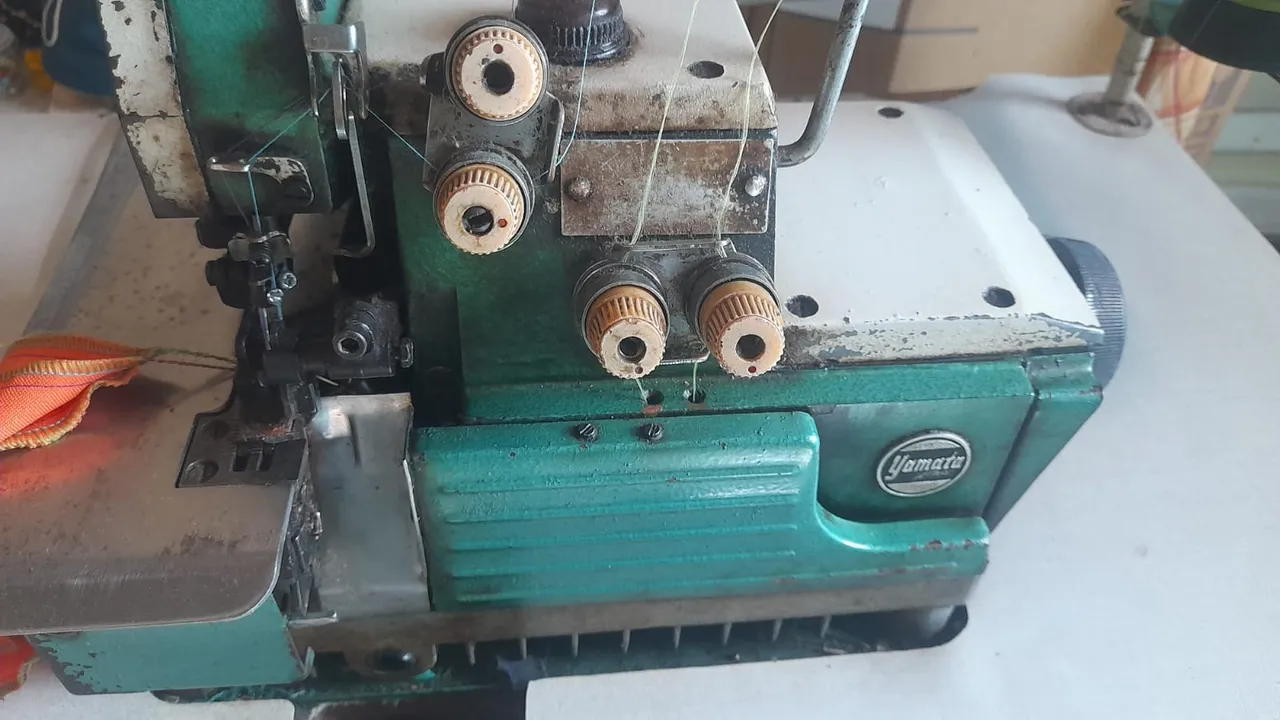 Máquina de costura industrial Yamata