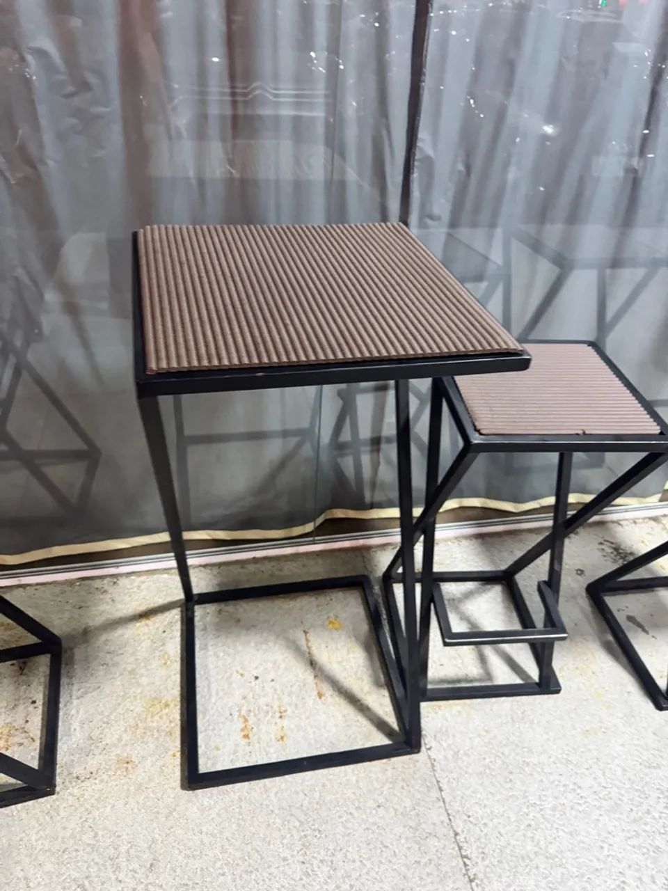 Vendi Banquetas e mesa industriais de metalon, 2 conjuntos  - Foto 2