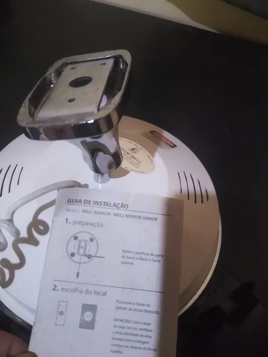 VENDE -SE ESPELHO AUMENTO ILUMINADOR MAQUIAGEM SOBRANCELHA  VAI NA PAREDE - Foto 5