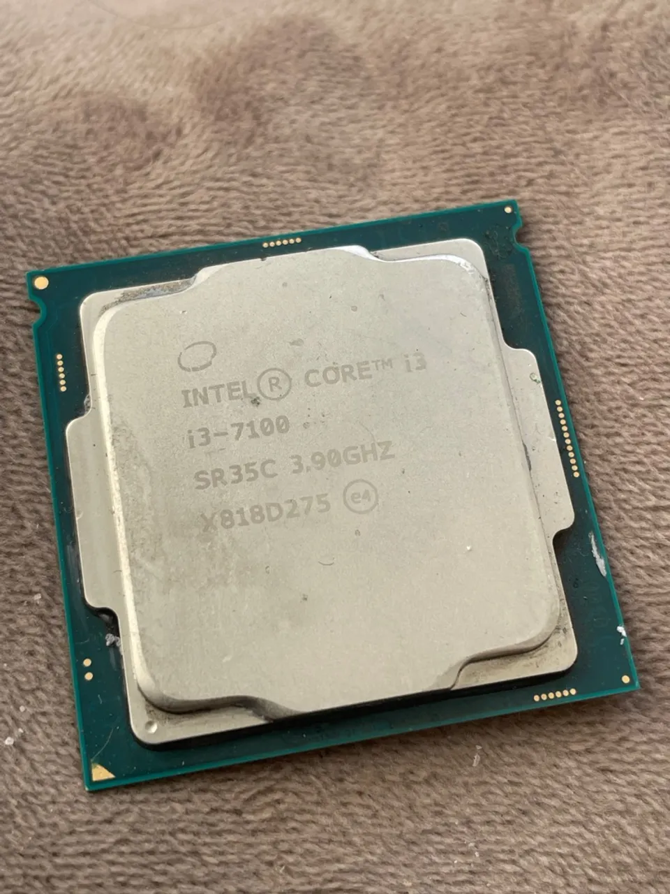 Intel Core i3 7100 - 3.9GHz, 2 núcleos / 4 threads