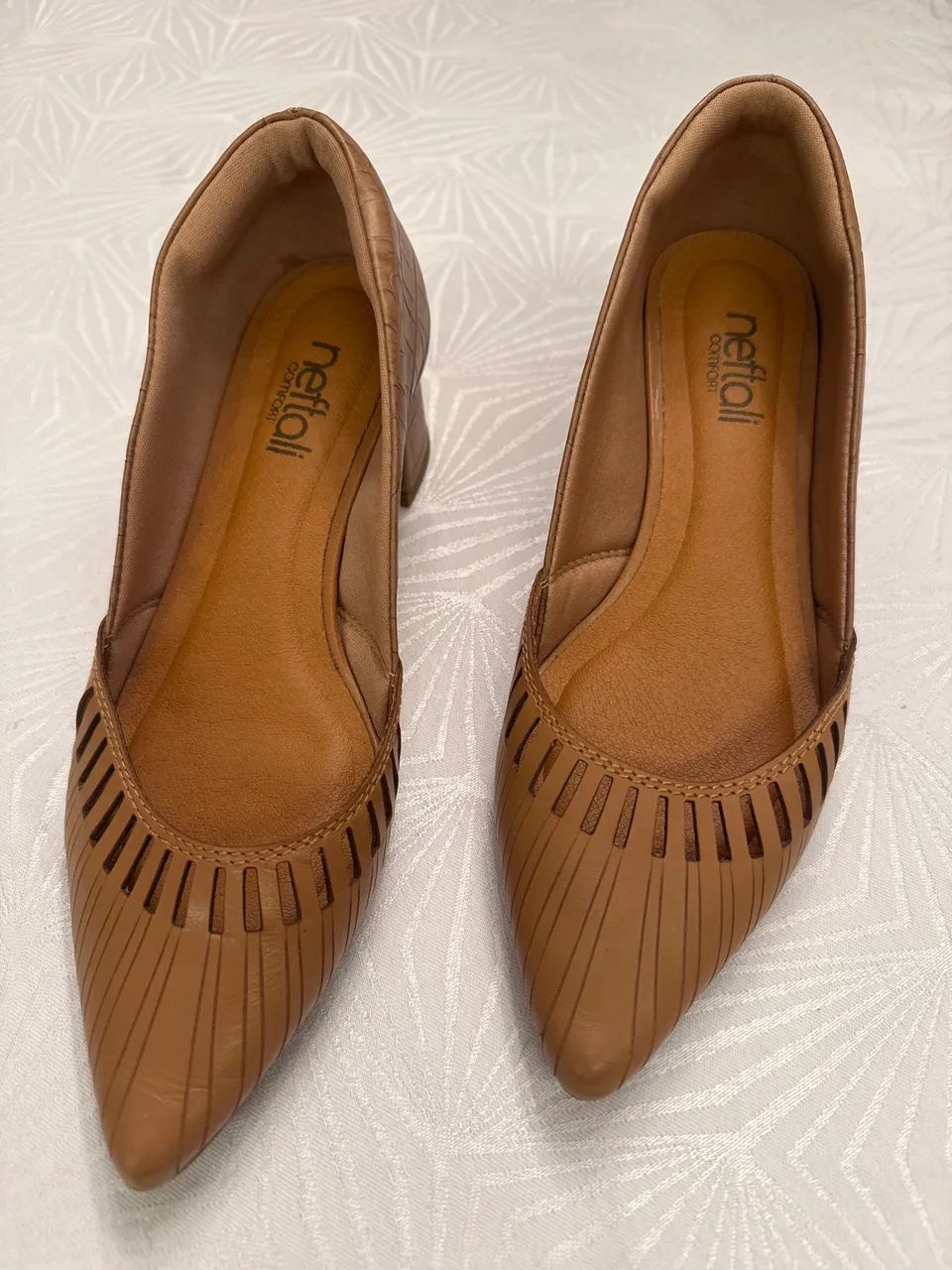 Scarpin de couro da marca Neftali Comfort - Foto 2