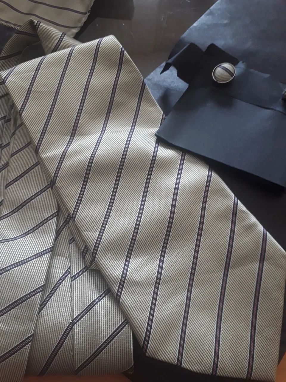 Kit Gravata e Abotoaduras Elegante por 45 reais 