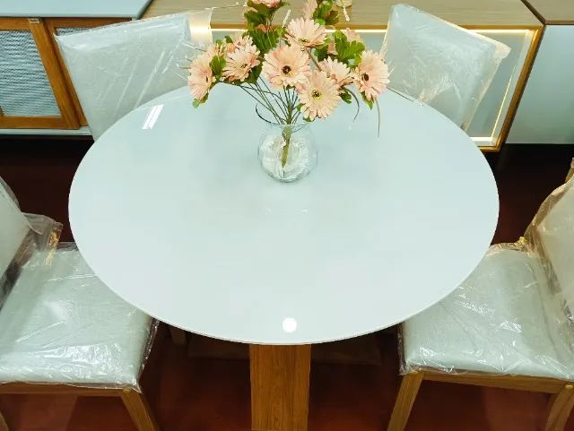 Mesa de Jantar Redonda Celeste c/ 04 Cadeiras Estofadas Milla 100%MDF. - Foto 4