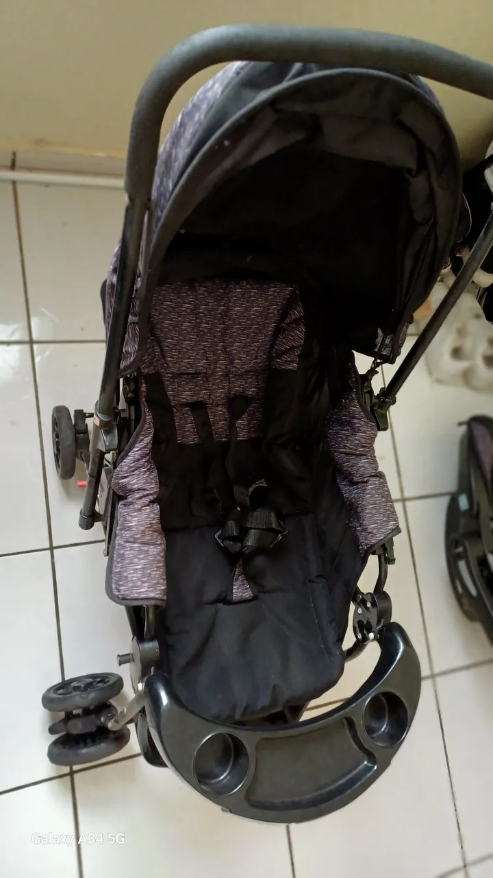 Carrinho de Bebê Cosco Compacto e Confortável
