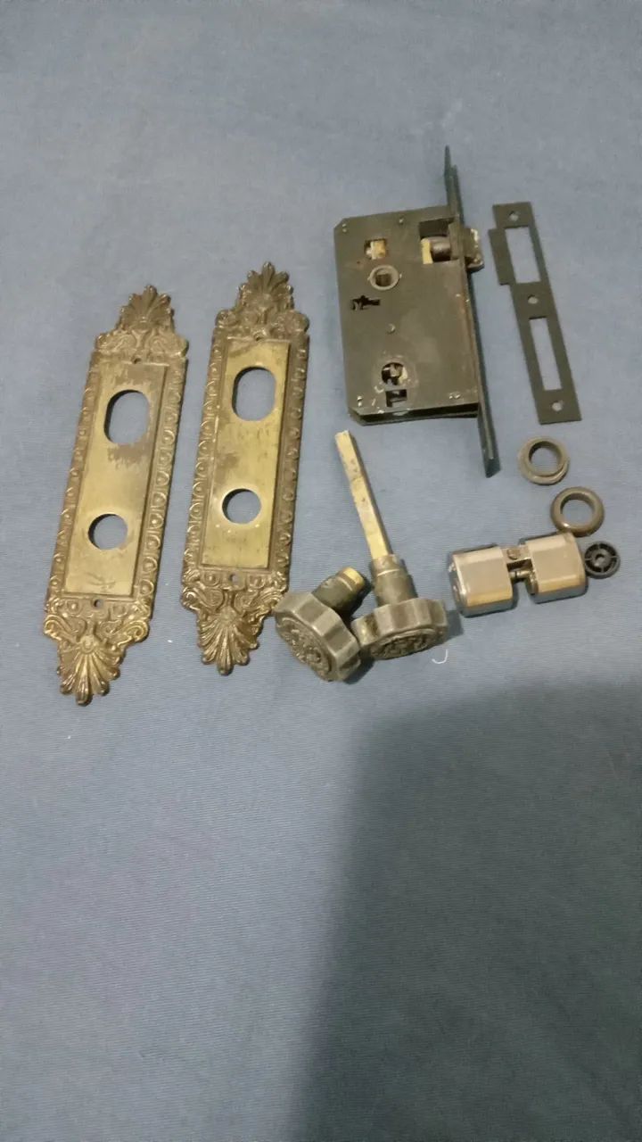 Fechadura Antiga Completa - Segurança e Charme