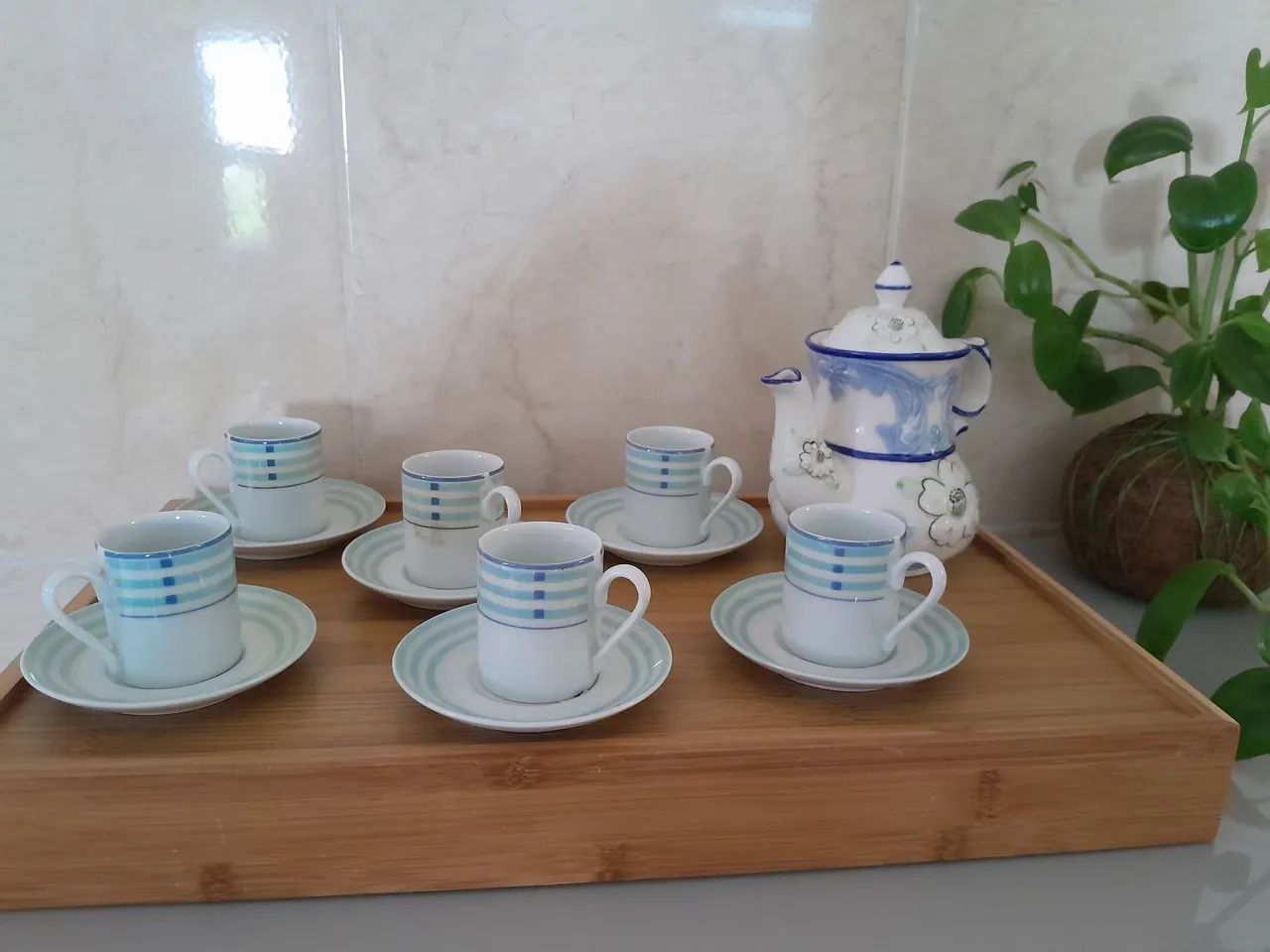Conjunto bule e xícaras. - Foto 4