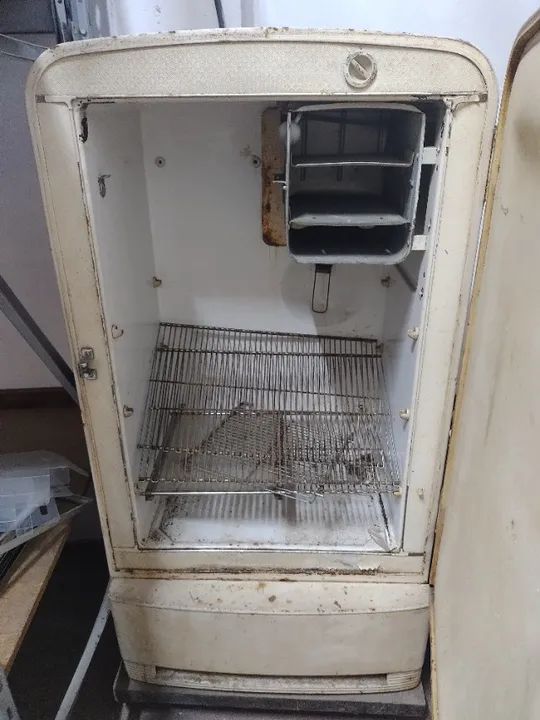 GELADEIRA VANGUARDISTA ESTILO MODERNISTA DE ÉPOCA - Foto 3