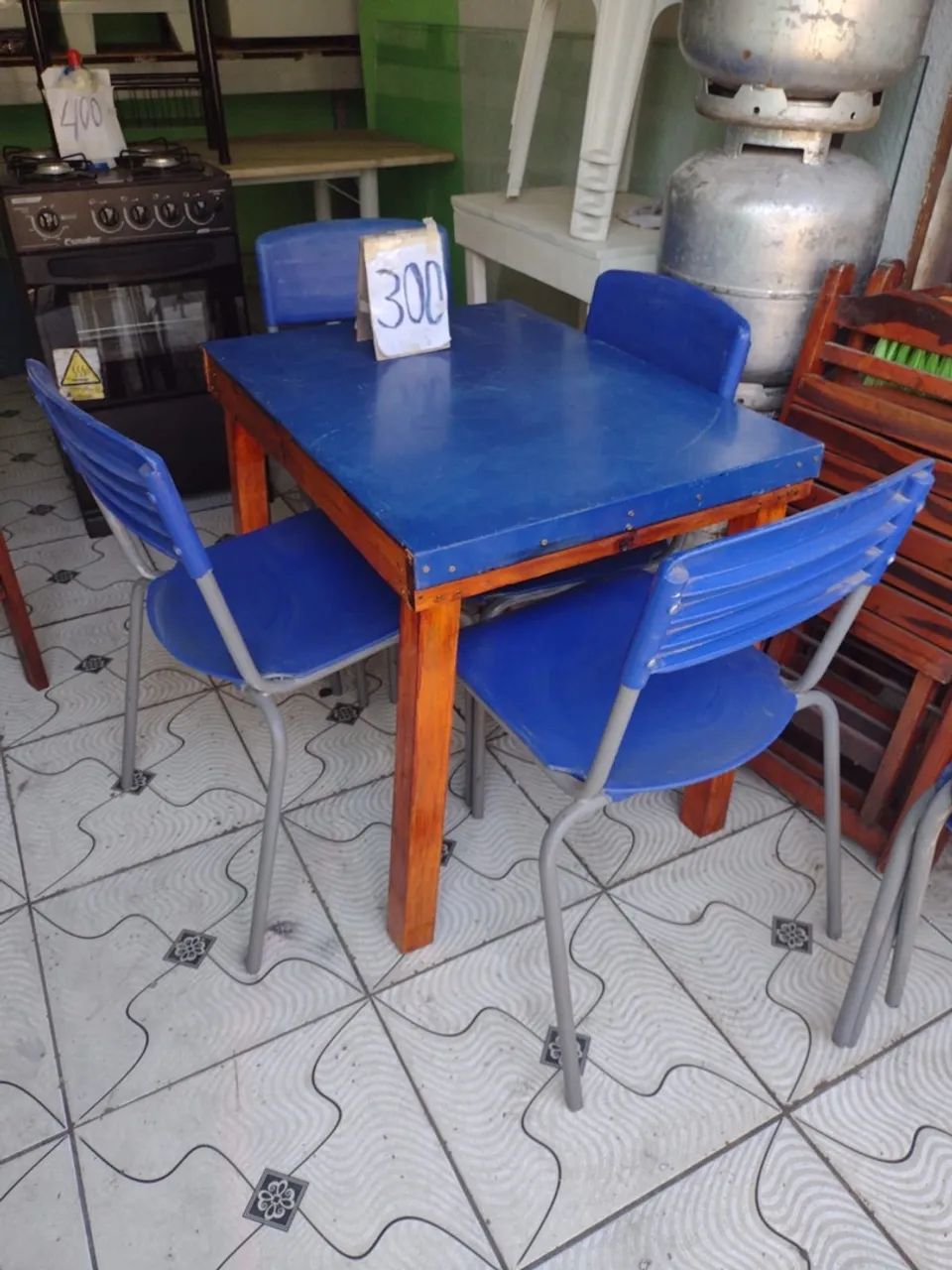 Mesa com 4 cadeiras 