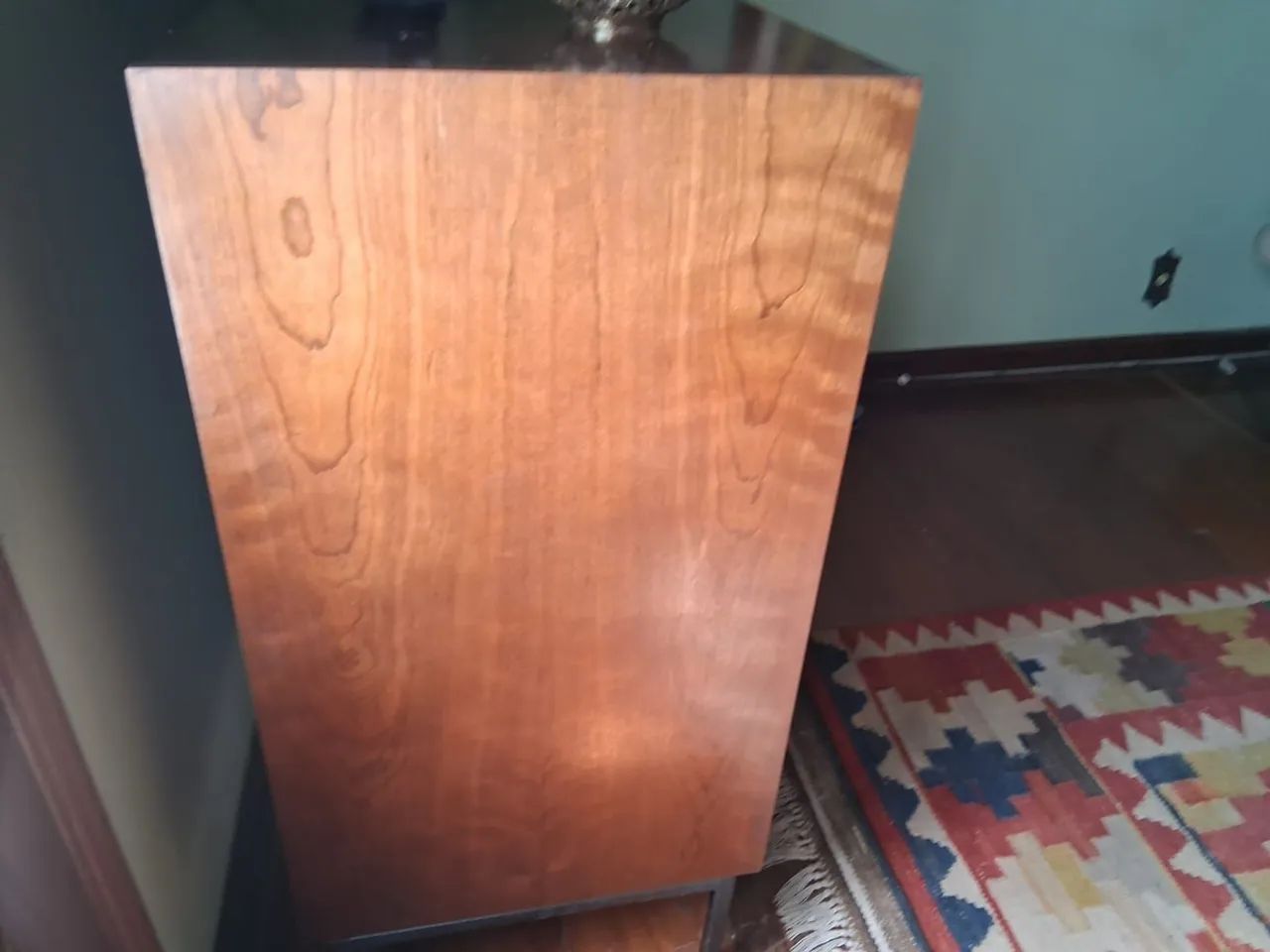 Móvel vintage, com 2 portas de correr