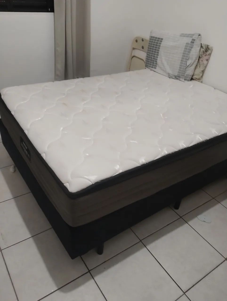 Cama casal semi nova