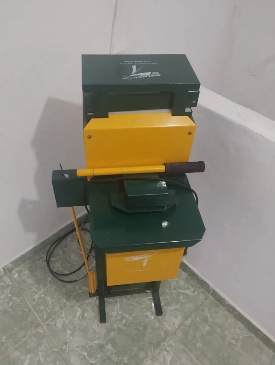 Vendo ou troco máquina para fabricação de chinelos promoção  - Foto 4
