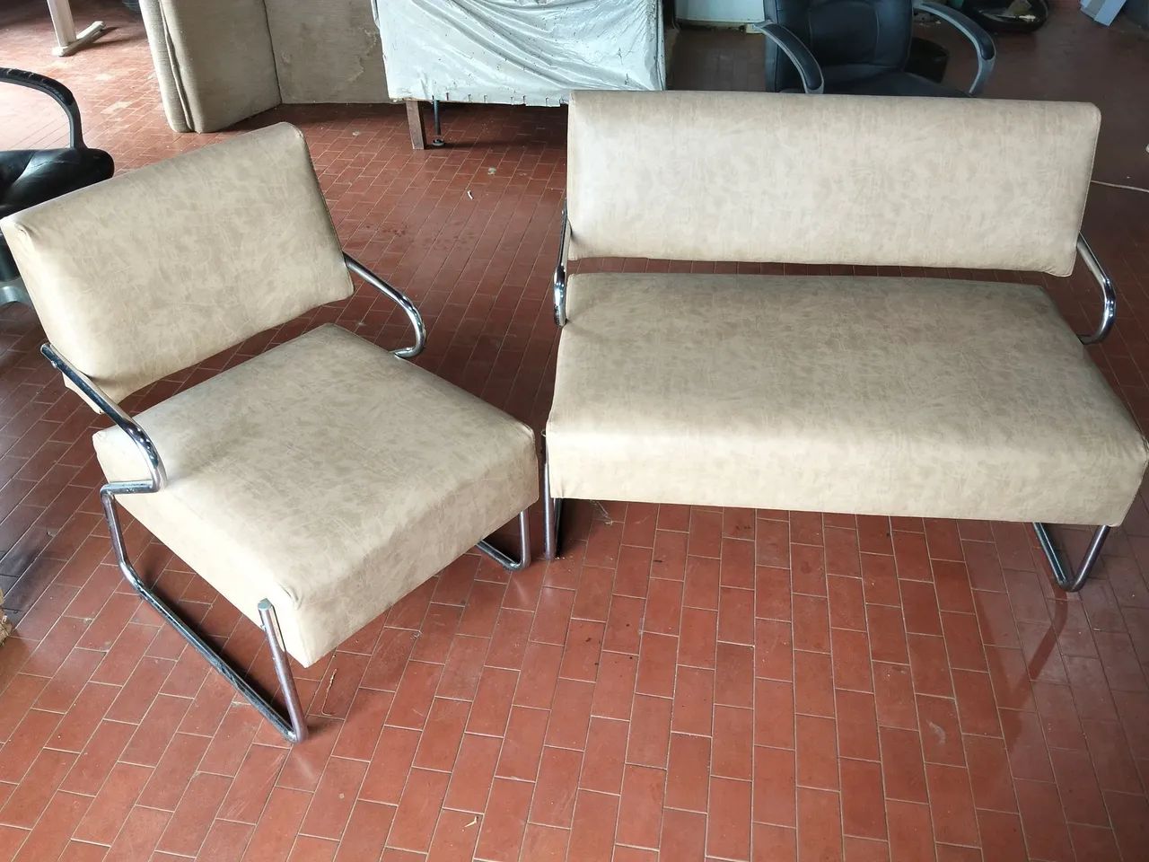 Conjunto sofá 2 lugares com poltrona - Foto 2