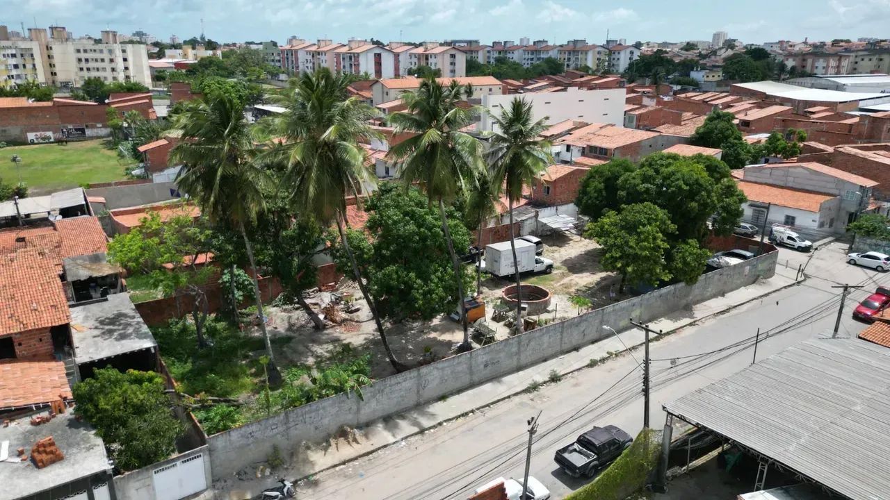 Oportunidade ótimo terreno esquina Cidade dos Funcionários - Foto 3