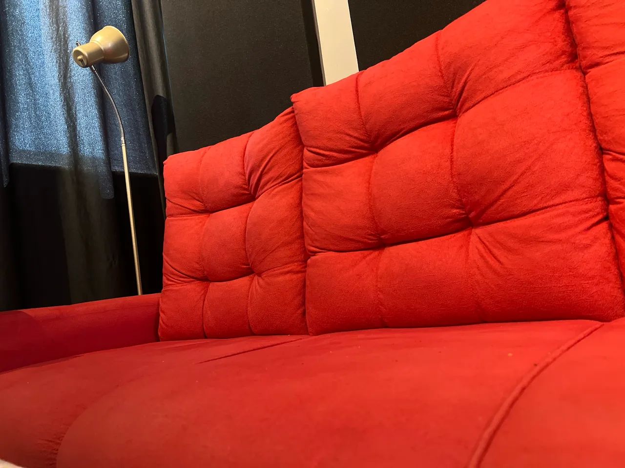 Sofá vermelho 3 lugares  - Foto 2