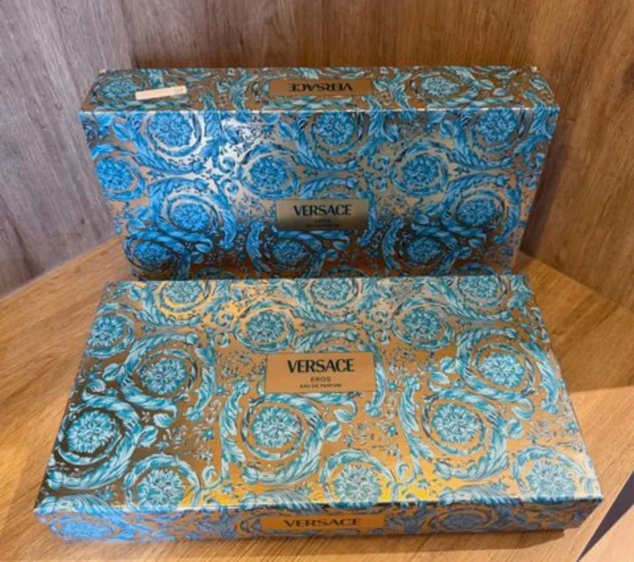 Kit Perfume Versace Eros 100ml sem uso aceito troca - Foto 4