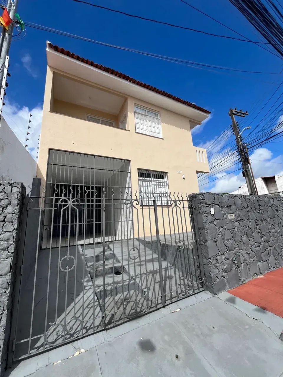 Casa para alugar na Rua Perminio de Souza, Bairro Cirurgia