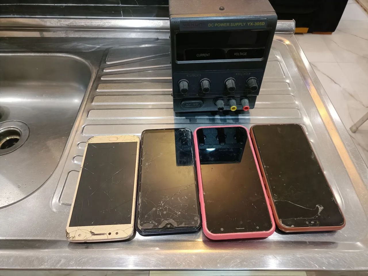Fonte de bancada + 4 celulares - Foto 4