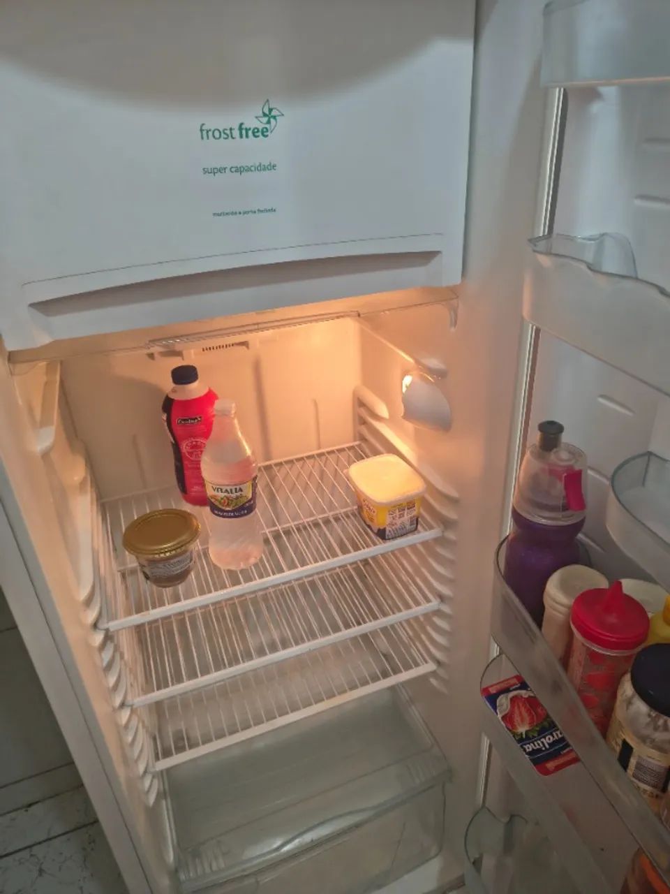 Armário, geladeira, microondas e sofá retrátil  - Foto 4
