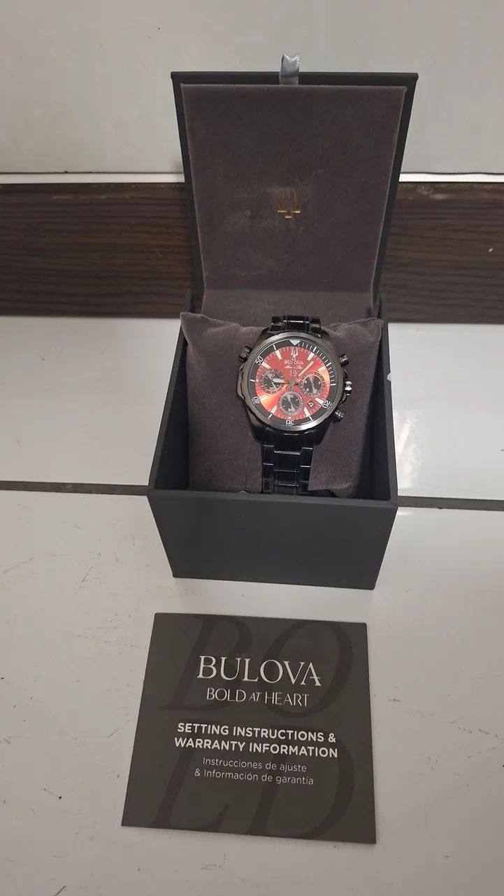 Relógio bulova vermelho 