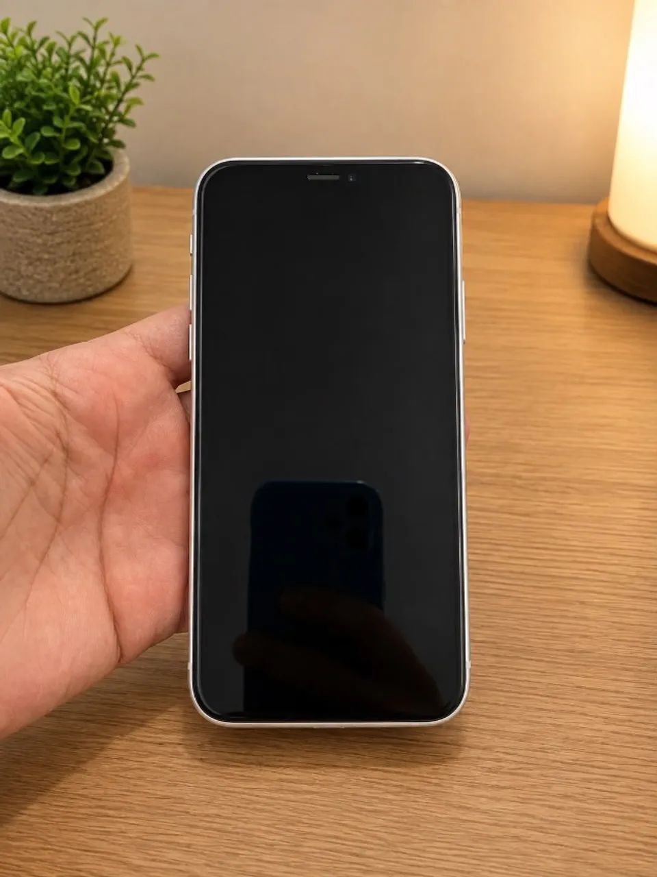 Iphone XR 64 GB Branco excelente  - Foto 2