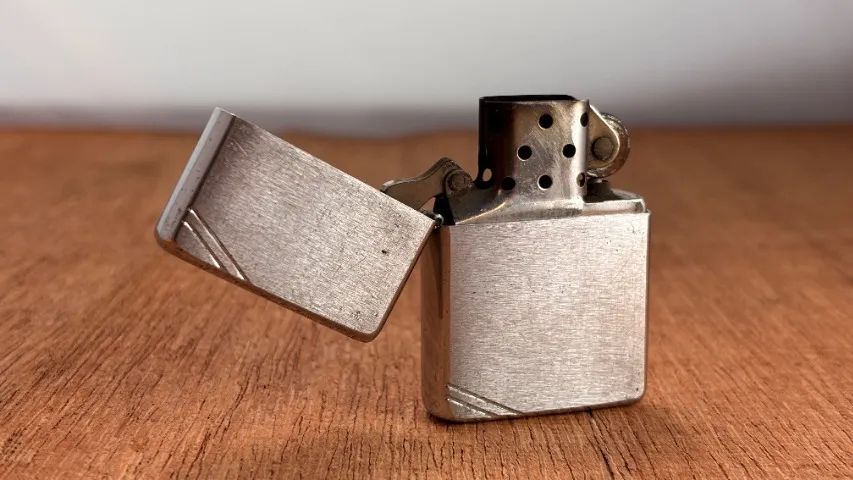 Isqueiro Zippo vintage slashes 1996 (usado) - Foto 3