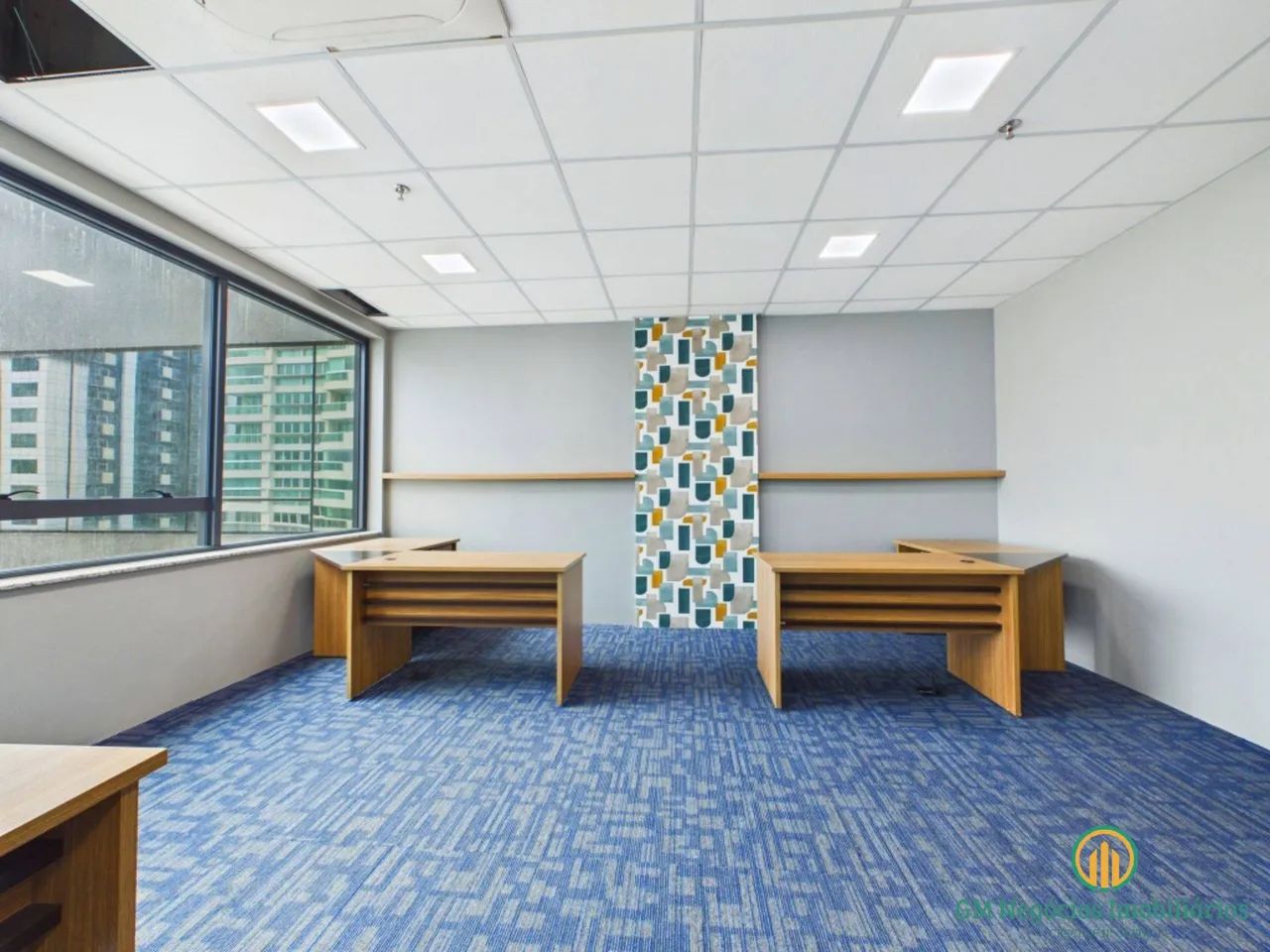Sala Comercial de 70m² com copa e 2 vagas na garagem - Foto 2