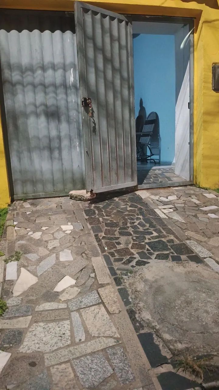 Procura casa com 4 quartos ou sítio ou chácara 