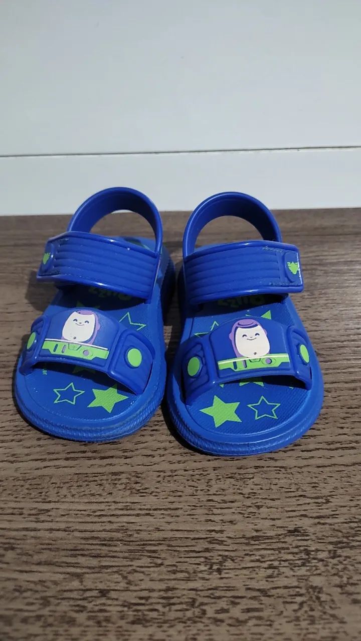 Sandália Grendene azul n°19 Buzz Lightyear com mochila  - Foto 4