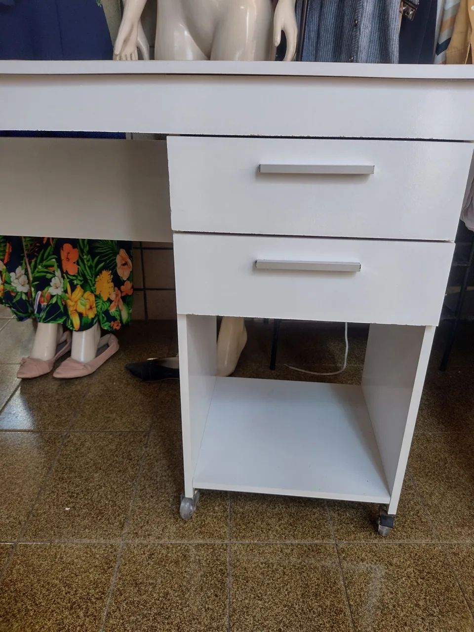 Mesa para escritório ou estudo, com rodas de silicone. - Foto 4