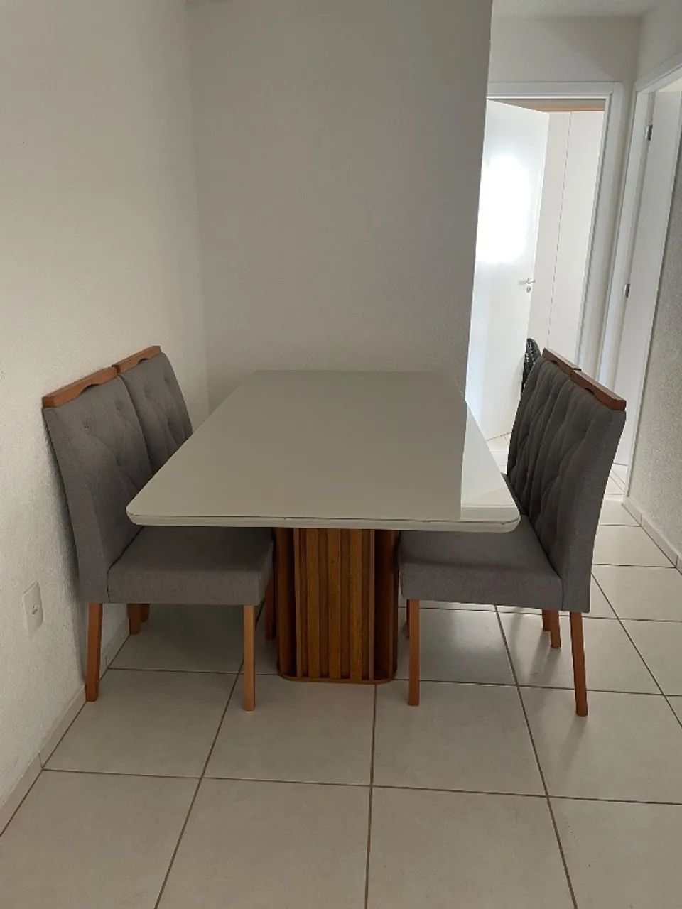 Mesa de Jantar - 4 cadeiras 