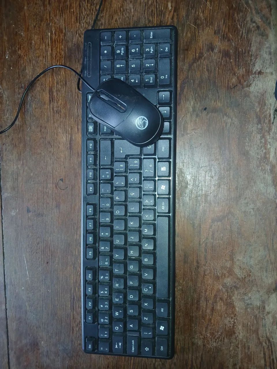 Teclado e mouse com fio