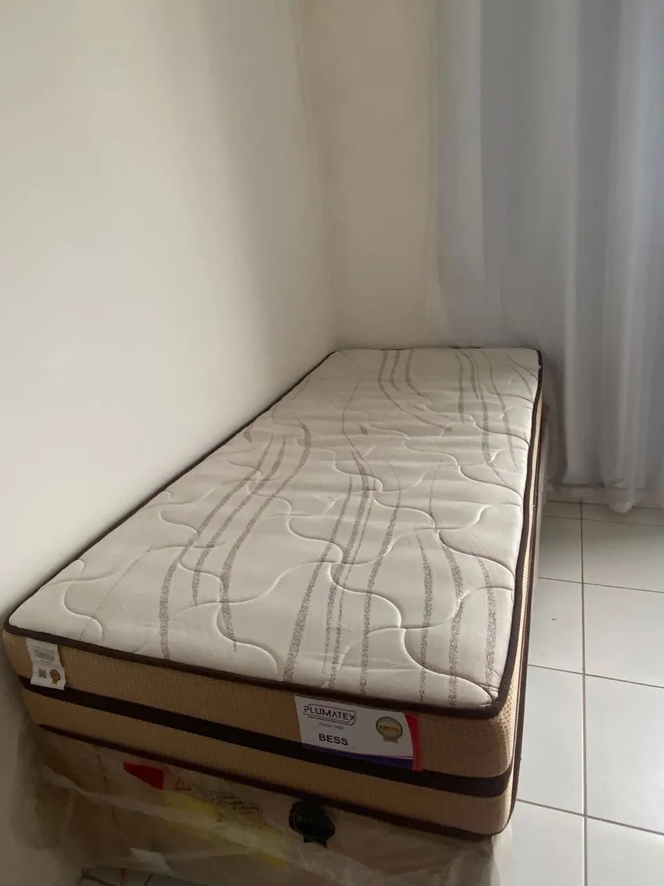 Cama com menos de um ano de uso, ainda no plástico 