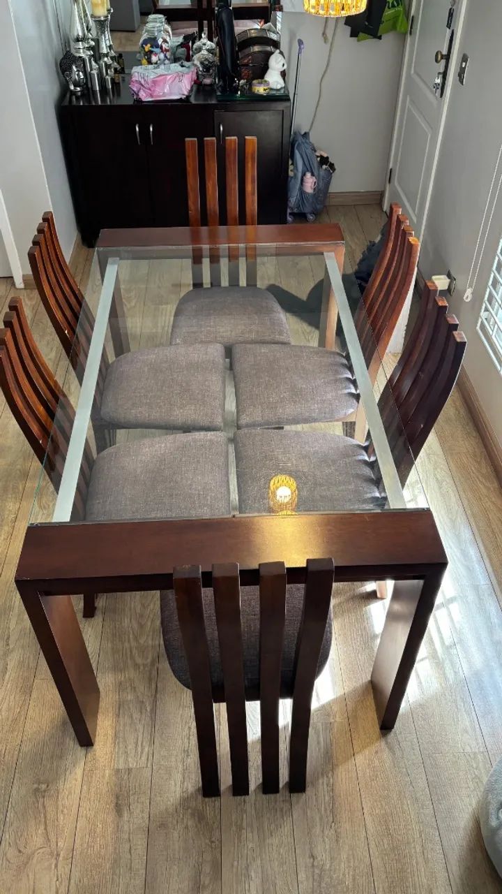 mesa de jantar retangular com 6 cadeiras de madeira maçica, marca Le Baron - Foto 3