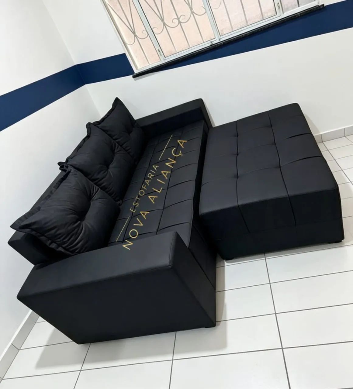 Sofá 3 lugares com puff grande pronta entrega | direto da fábrica  - Foto 2