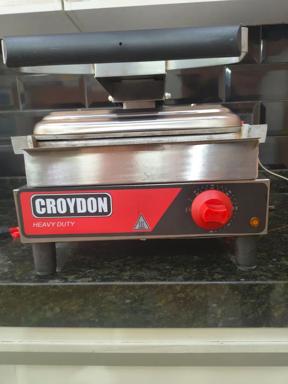 Chapa eletrica CRYDON 220V  - Foto 5