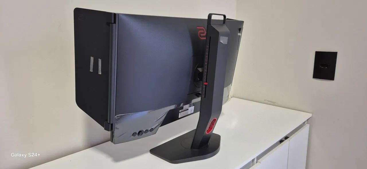 Monitor praticamente novo com caixa e todos os acessórios  - Foto 2