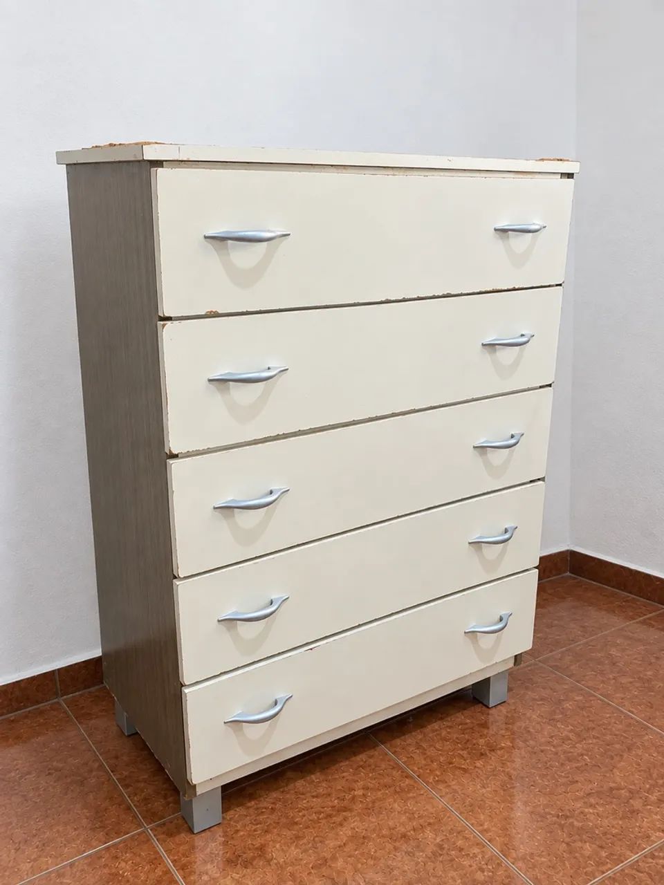Cômoda de 5 gavetas