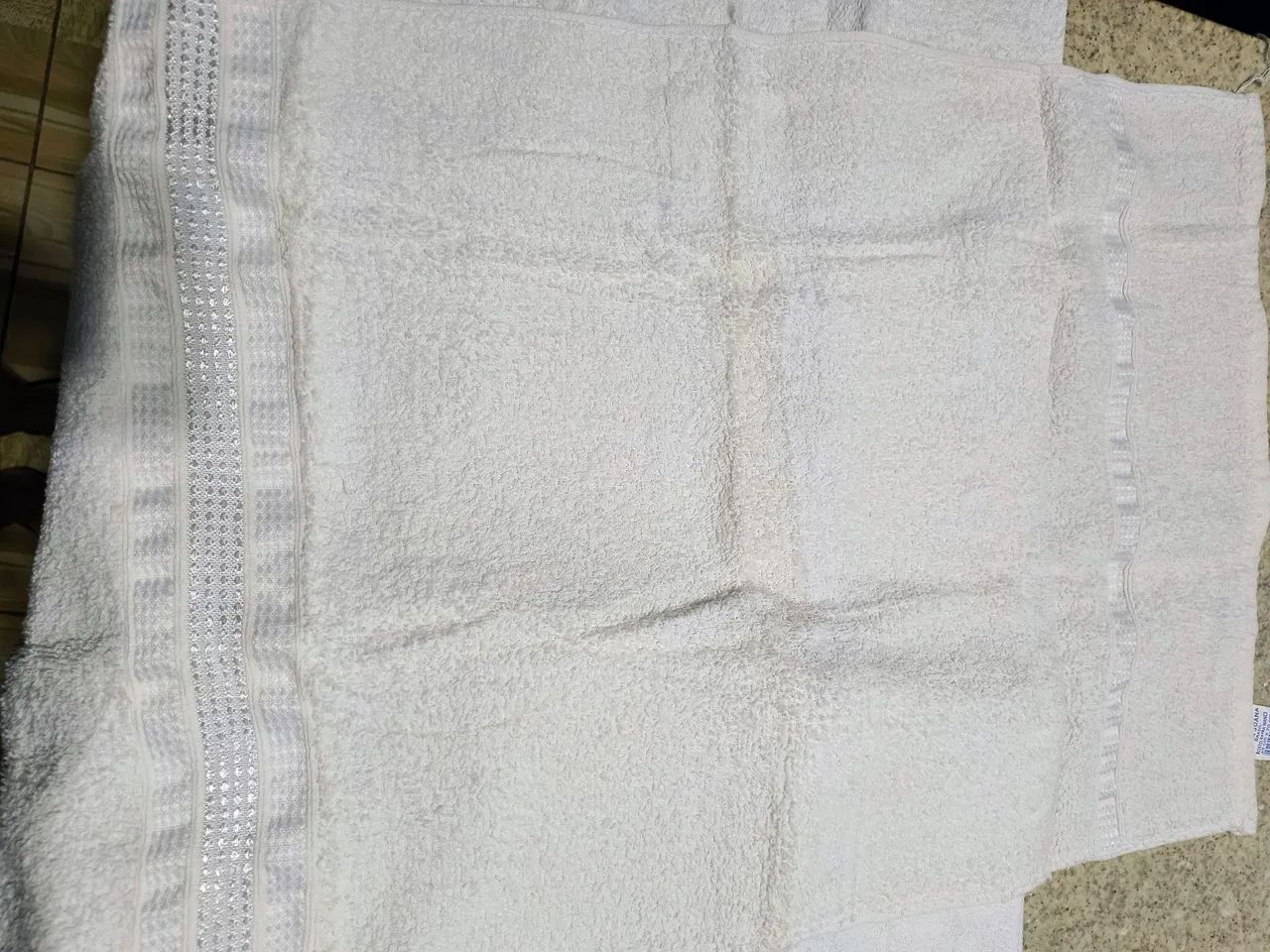 Toalha de rosto branco  - Foto 2