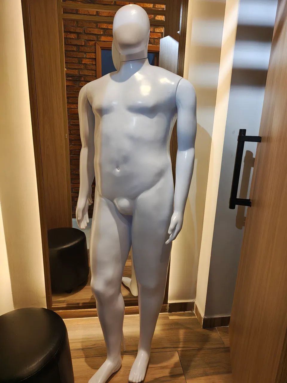 Vendo MANEQUIM PLUS SIZE MASCULINO E UM FEMININO SLIM - Foto 2