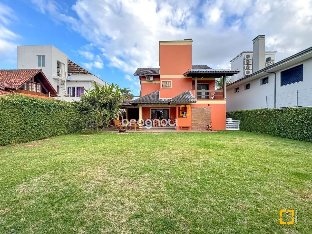 Casa - Jurerê Internacional - Pátio grande - 3 dormitórios - Escritório - Florianópolis - 