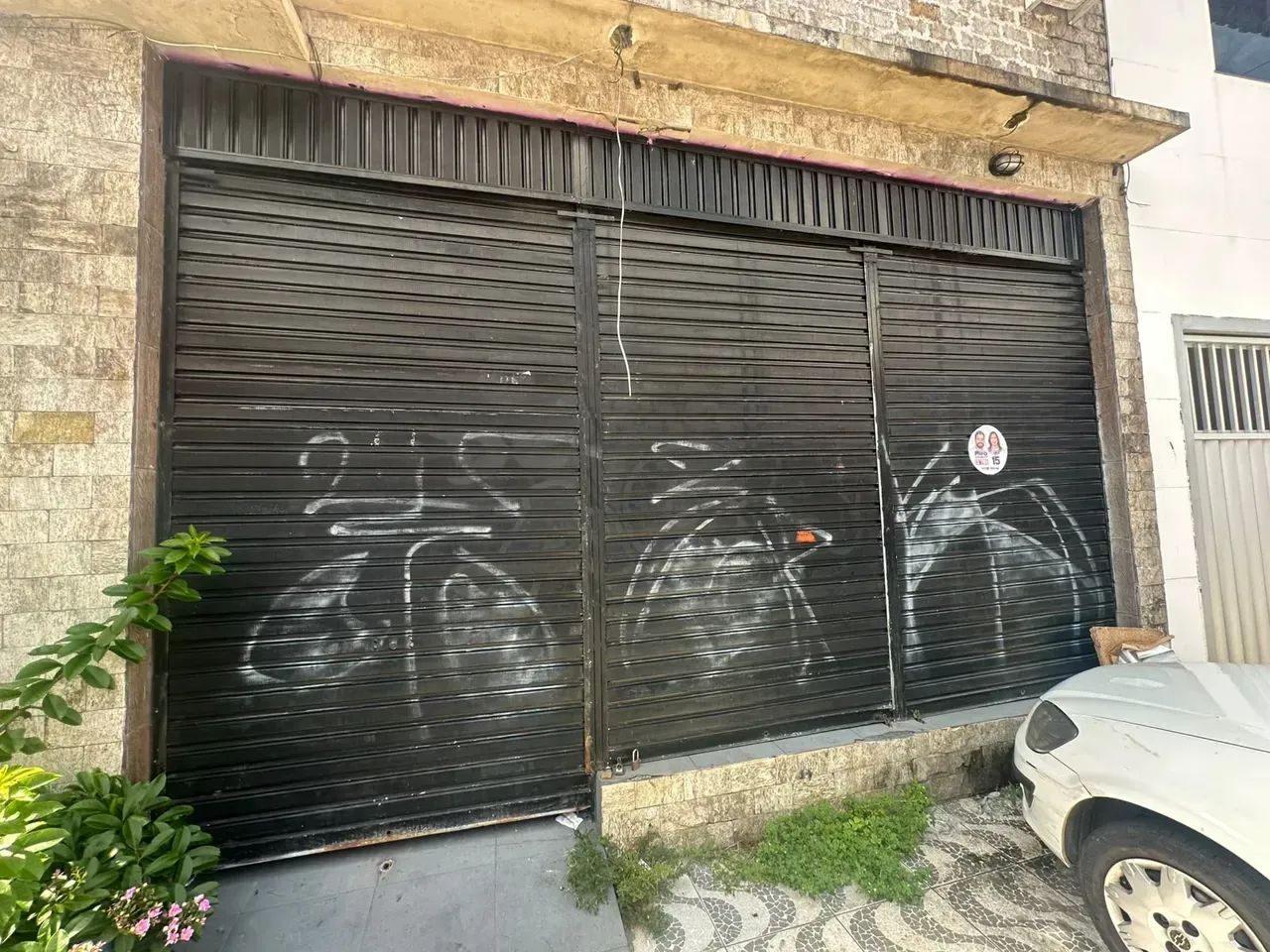 ALUGO PONTO COMERCIAL NA AVENIDA DALVA.