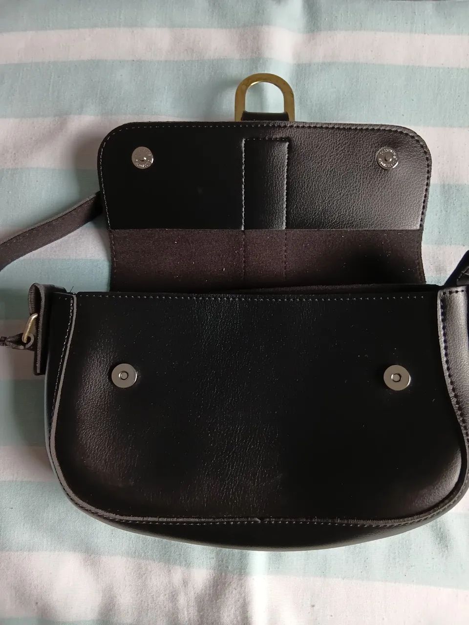 VENDO BOLSA FEMININA PEQUENA  - Foto 2