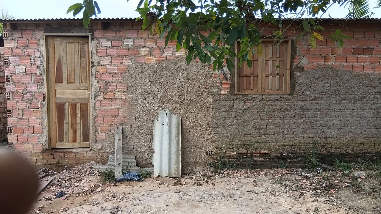 Terreno com dois cômodos 