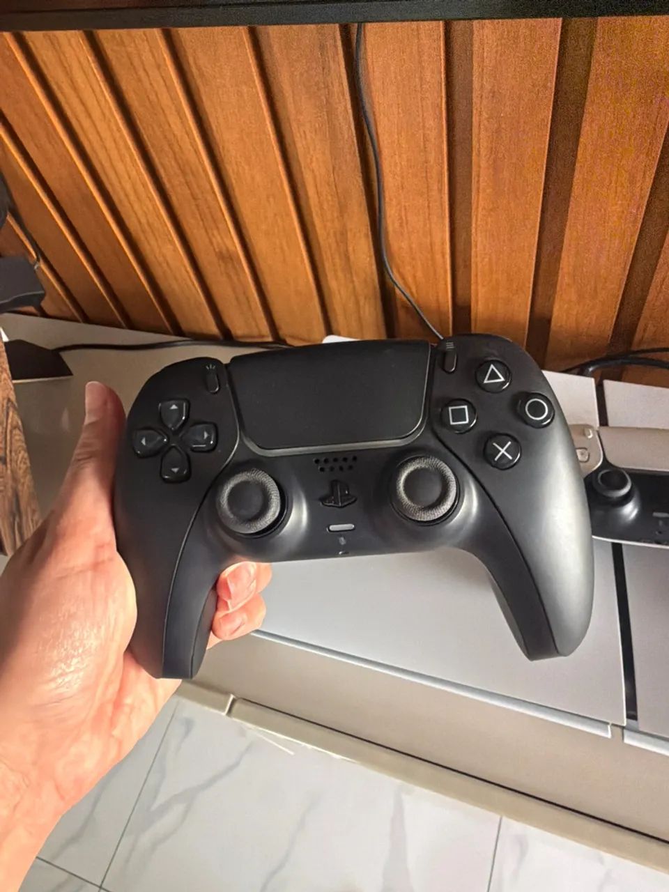Ps5 com 2 controles e base recarregavel  - Foto 3