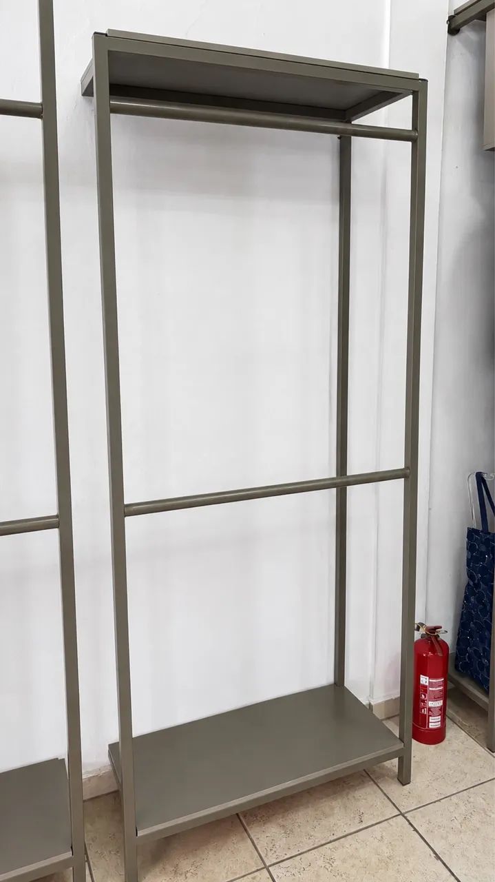 3 Araras para Loja de Roupas - Reforçadas em Excelente Estado - Foto 3