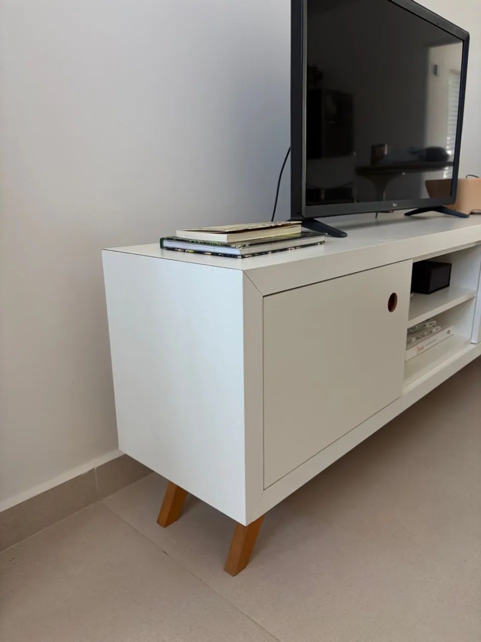 Rack pra TV em marcenaria - Foto 4
