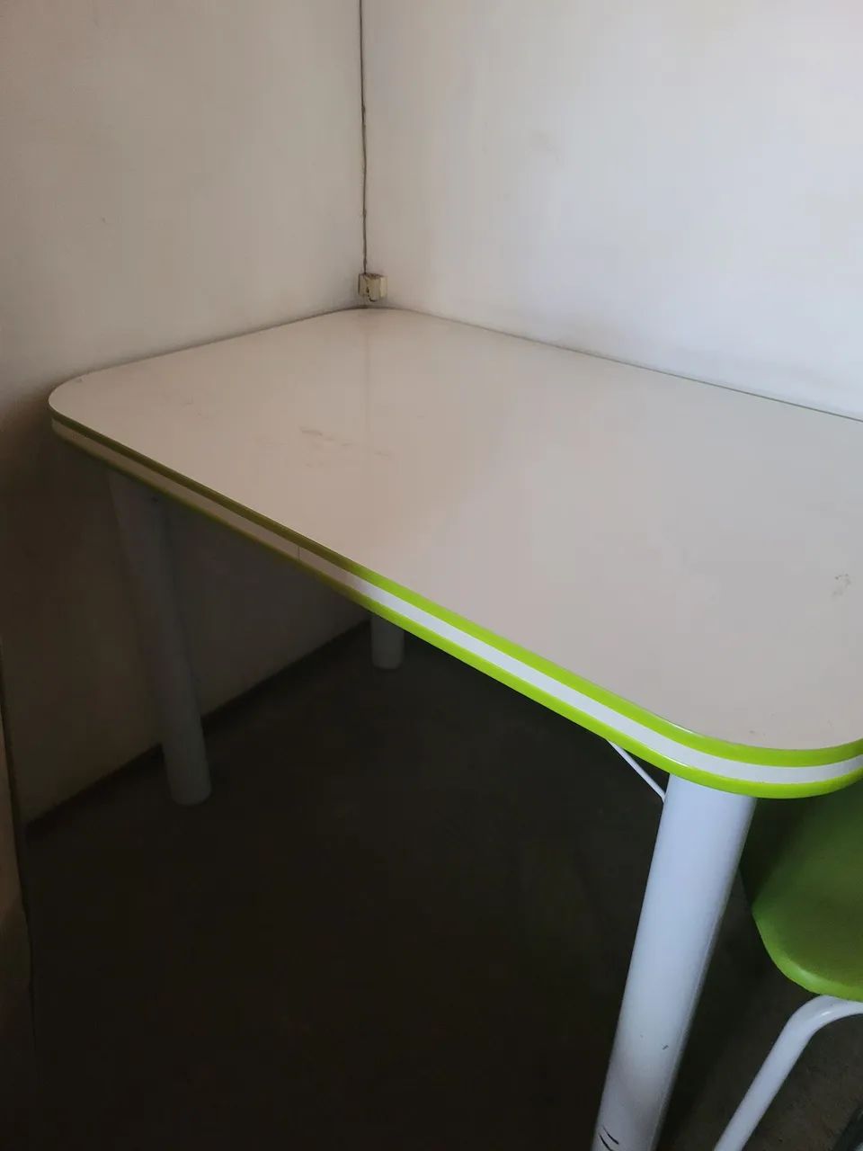 Mesa de Fórmica c 4 Cadeiras - Foto 3