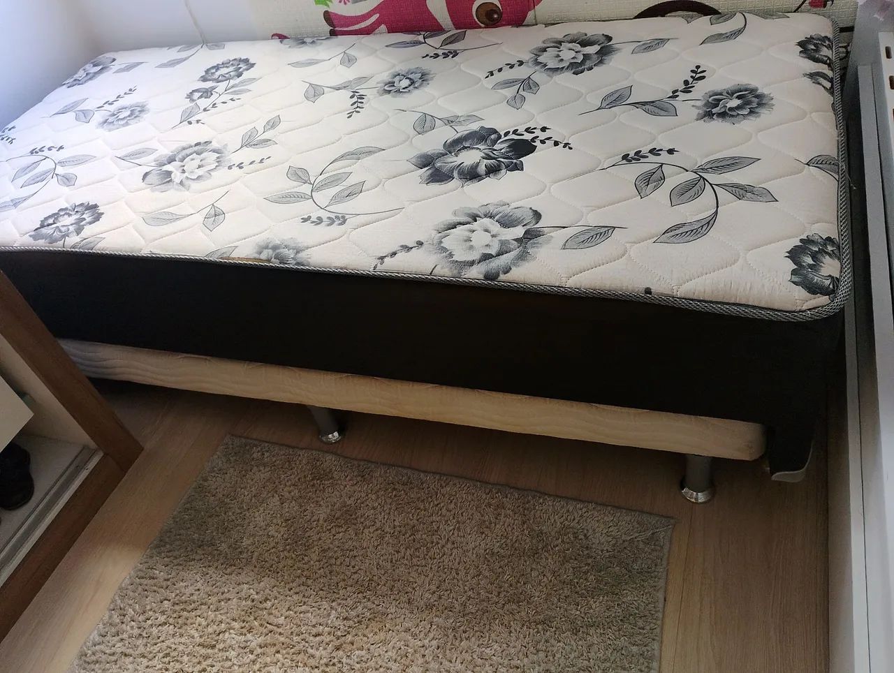 Vendo cama de casal e cama de solteiro