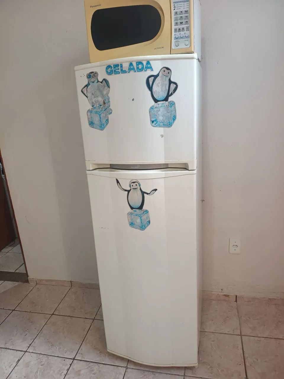 Geladeira consul crm33e (embaixo não gela muito)